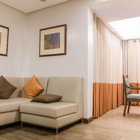 La Fiesta Hotel Iloilo City Eksteriør billede
