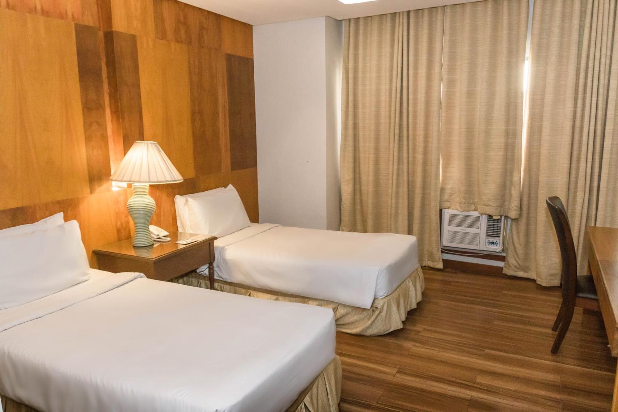 La Fiesta Hotel Iloilo City Eksteriør billede