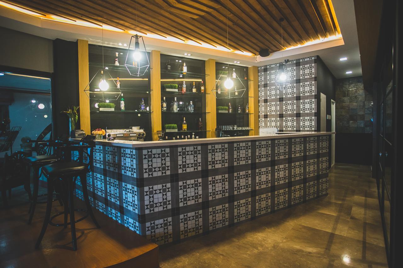 La Fiesta Hotel Iloilo City Eksteriør billede