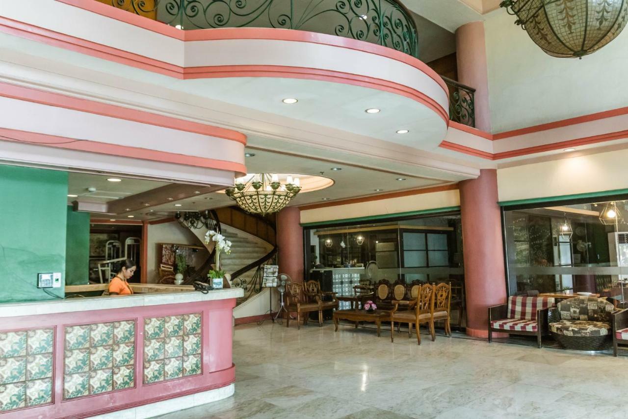 La Fiesta Hotel Iloilo City Eksteriør billede